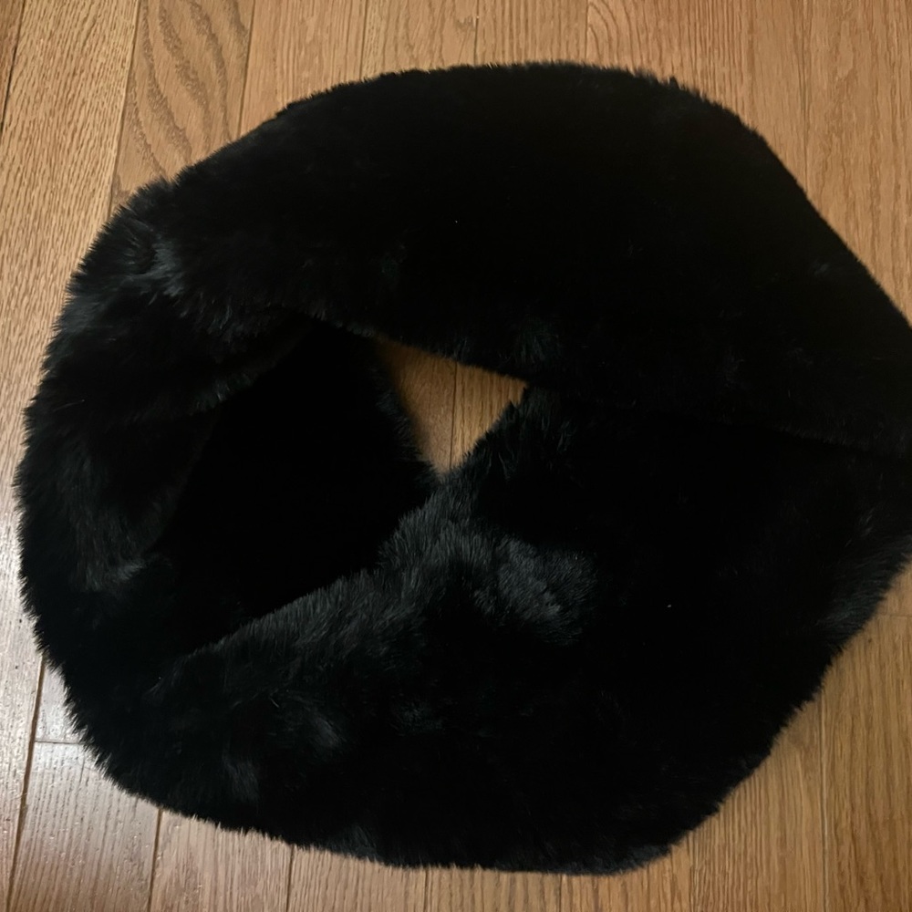 Aspen faux fur infinity scarf black womens